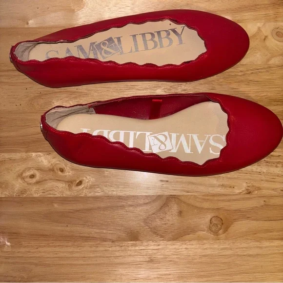 Cute Woman’s Red Scalloped Edge Flats, Size 7 Ballerina Flats, Pinup Flats - Picture 2 of 11